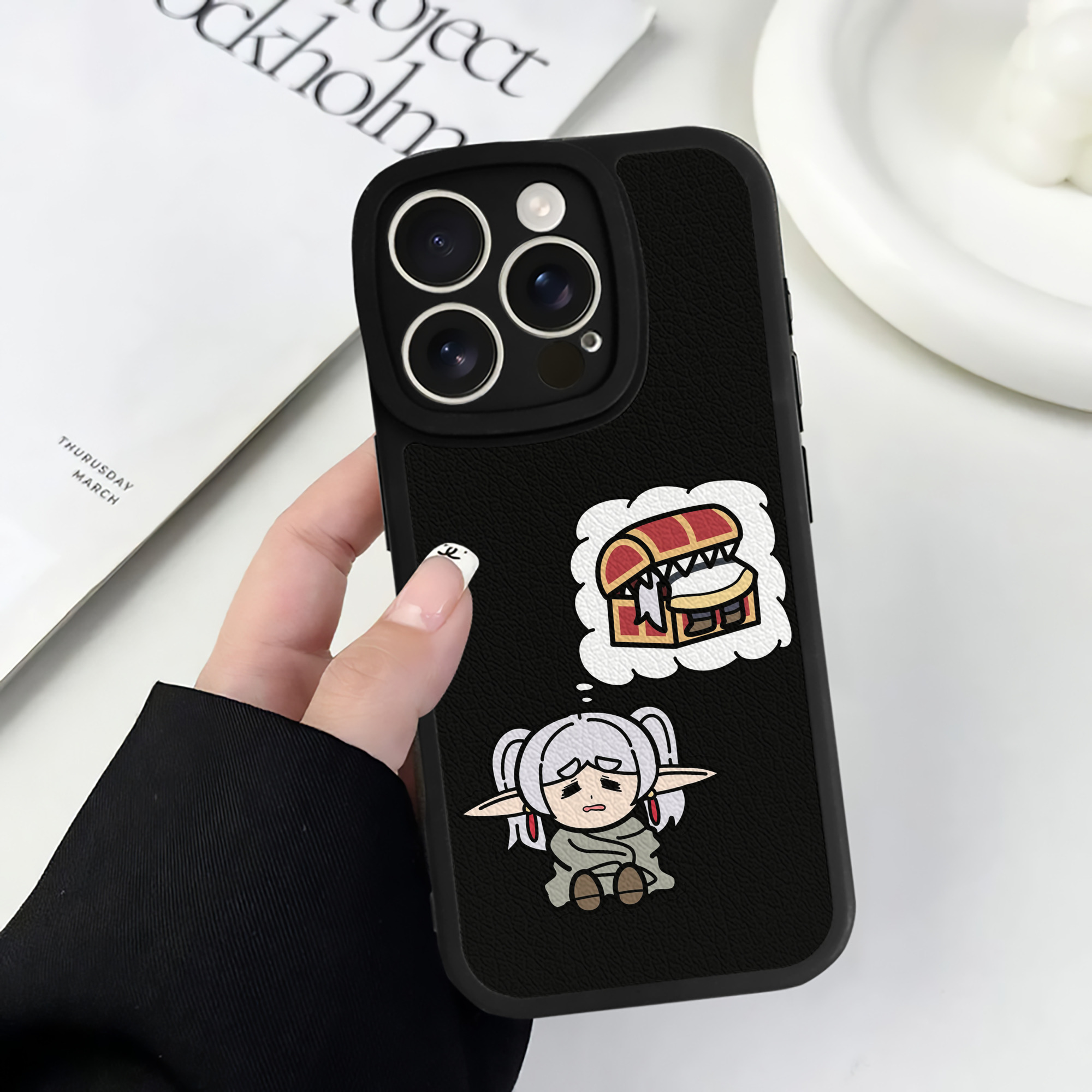 （画像用） 葬送のフリーレン Frieren 【iPhone 16シリーズ対応】シリコンスマホケース（レザー調） 材質：シリコン